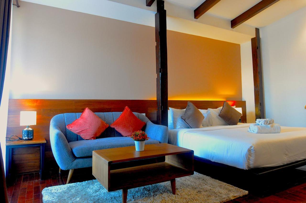 The Eight Ratvithi House Hotel Chiang Mai Exterior photo