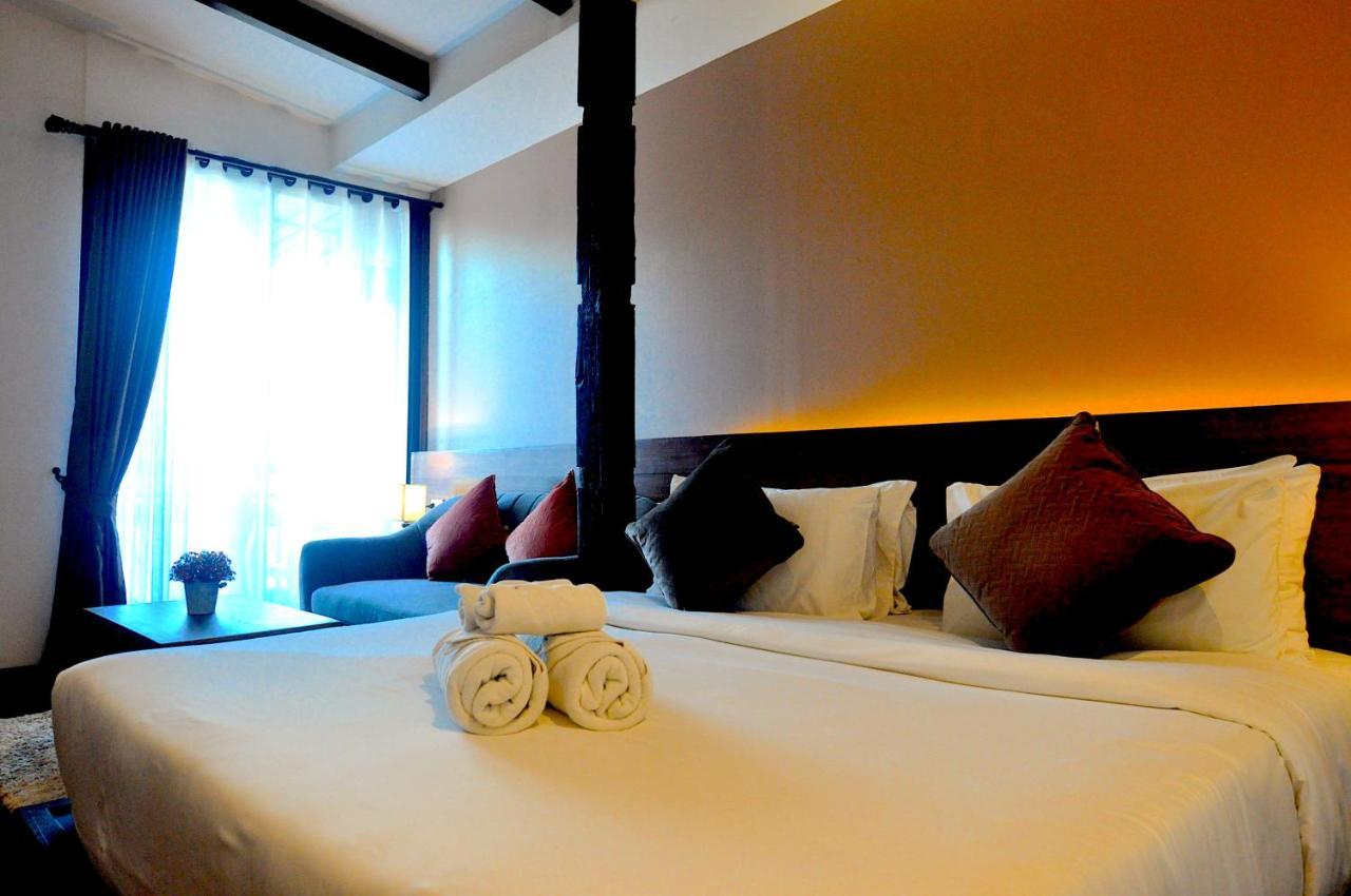 The Eight Ratvithi House Hotel Chiang Mai Exterior photo